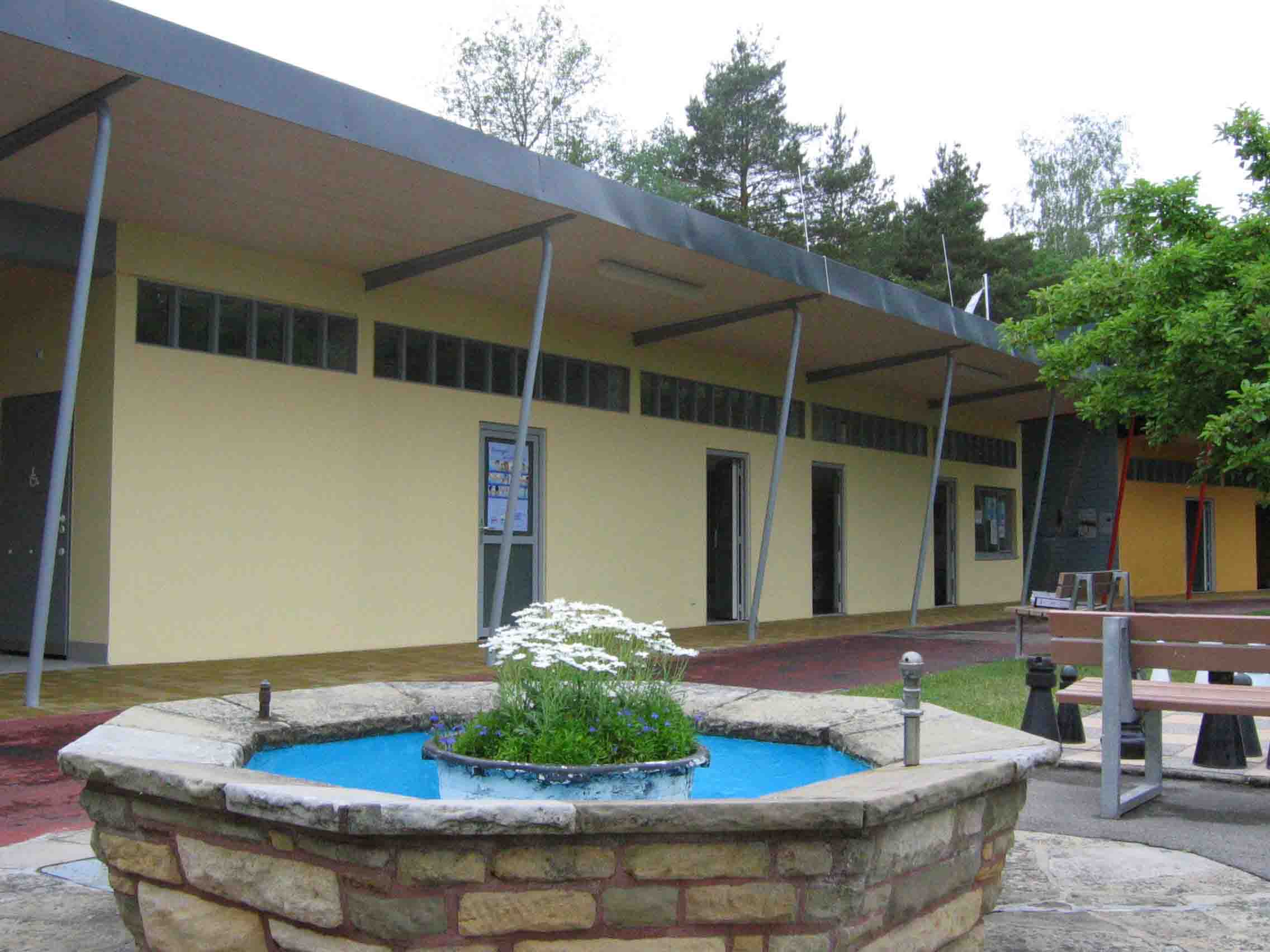 Umkleide außen 04
